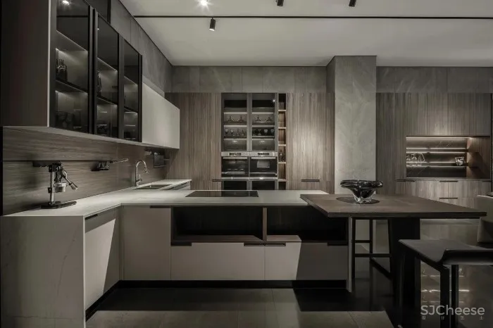 新作｜唐忠汉：环形净透延伸的材质光泽