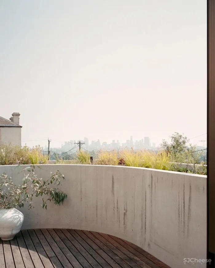 Ruckers Hill House Studio Bright