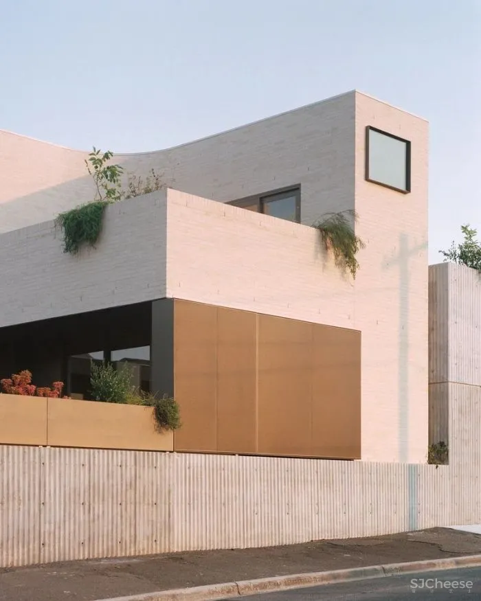 Ruckers Hill House Studio Bright