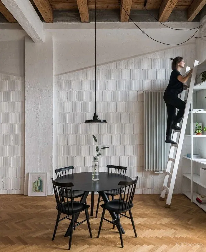 这座由仓库改建的住宅,完美的平衡了新与旧,并将空间充分利用