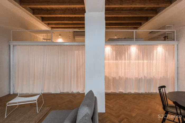 这座由仓库改建的住宅,完美的平衡了新与旧,并将空间充分利用