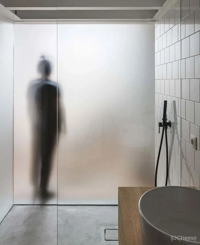 这座由仓库改建的住宅,完美的平衡了新与旧,并将空间充分利用