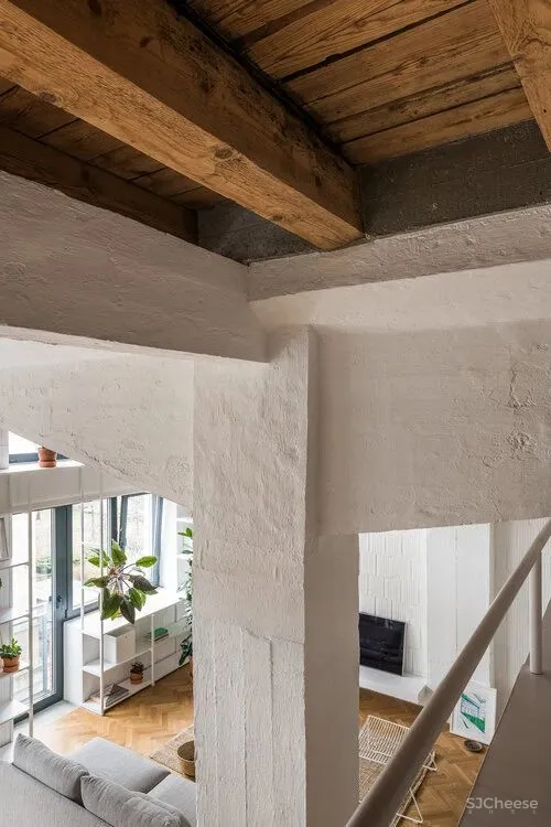 这座由仓库改建的住宅,完美的平衡了新与旧,并将空间充分利用