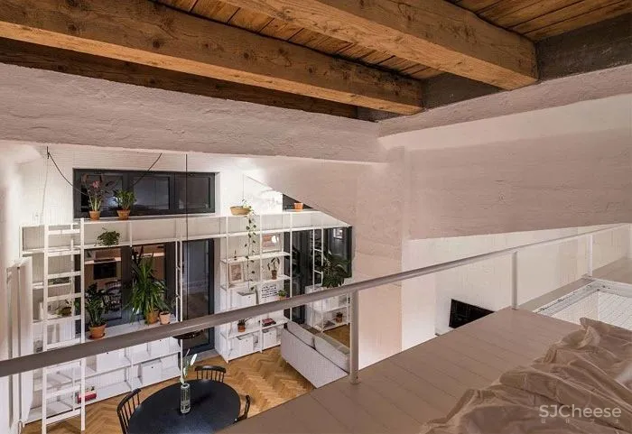 这座由仓库改建的住宅,完美的平衡了新与旧,并将空间充分利用