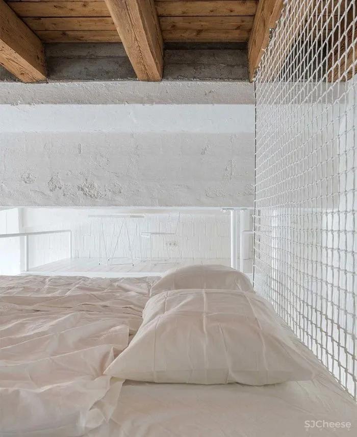 这座由仓库改建的住宅,完美的平衡了新与旧,并将空间充分利用