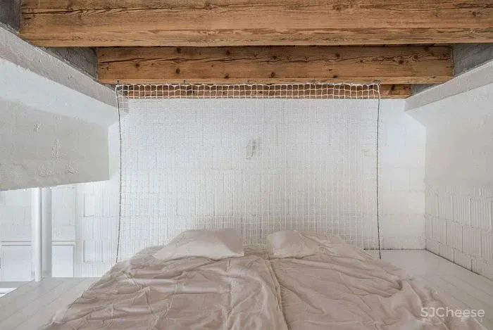 这座由仓库改建的住宅,完美的平衡了新与旧,并将空间充分利用