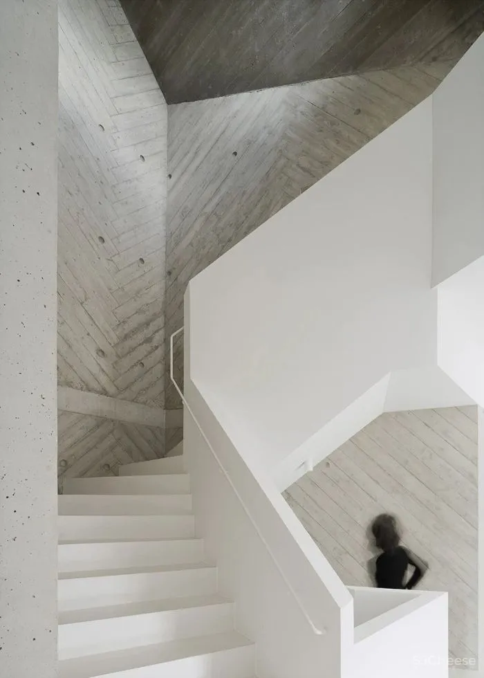 新作丨 庞大的混凝土“晶体” L别墅 POOL LEBER ARCHITEKTEN