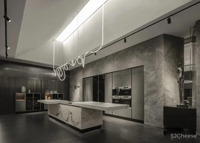 新作｜唐忠汉：环形净透延伸的材质光泽