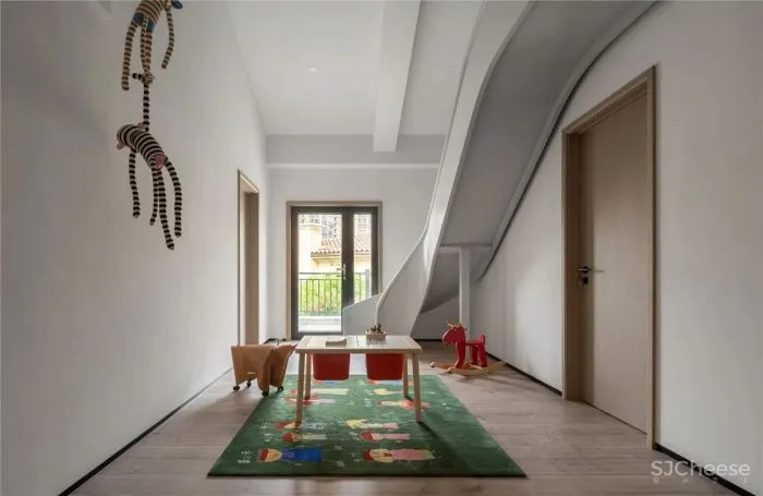 马蹄莲设计：或远亦近，舒缓的自然主义