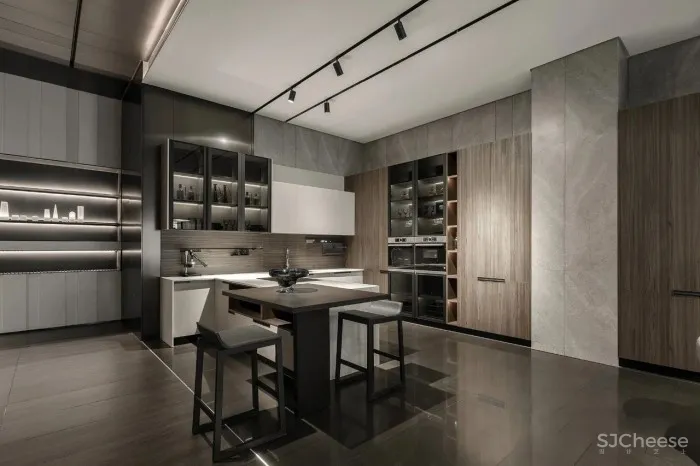 新作｜唐忠汉：环形净透延伸的材质光泽