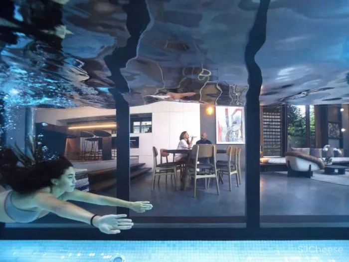 现在都用游泳池当背景墙