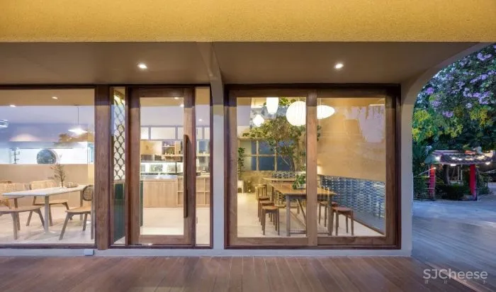 泰国王子餐厅Pae Thewaraj BodinChapa Architects