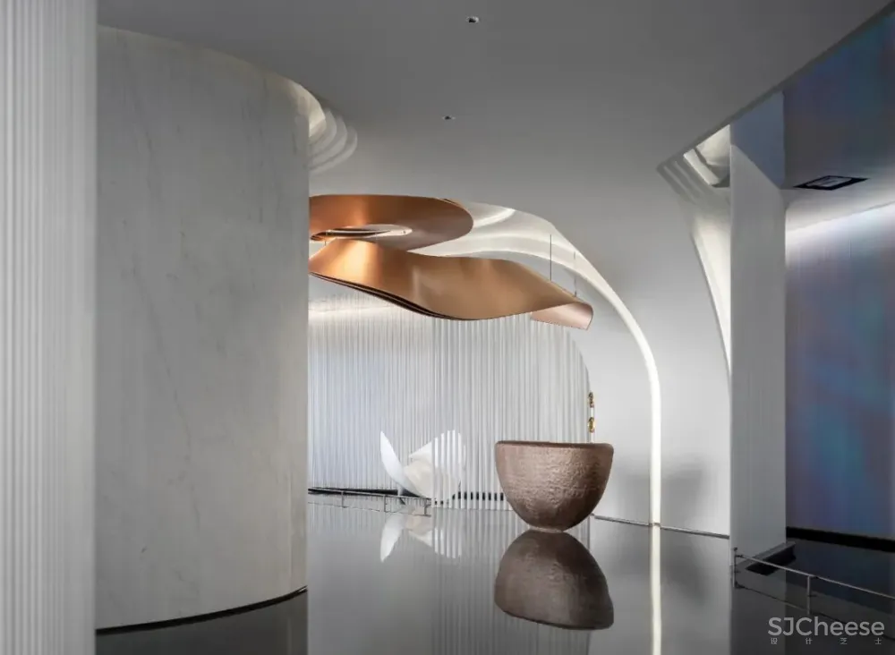 旭辉 x WJID | 自然之律，海浪交织的蓝白梦境