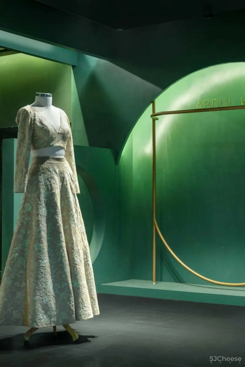 印度新德里的一家服装店，设计怎么样？