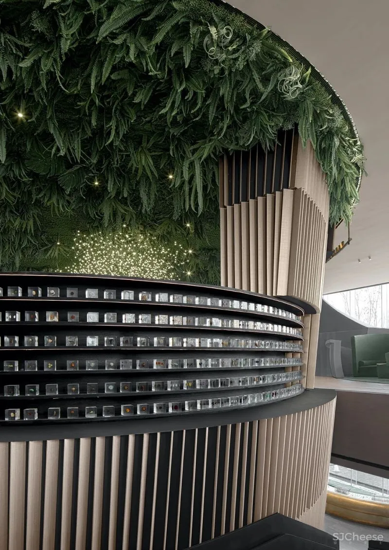 关联以空间的「解构性」和「抽象性」 构序「超现实的界面」