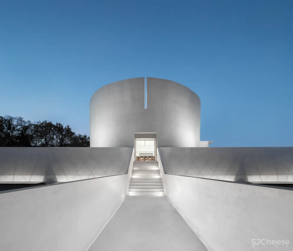 汤山云夕博物纪—矿坑石料雕琢的美学空间,是酒店也是美术馆