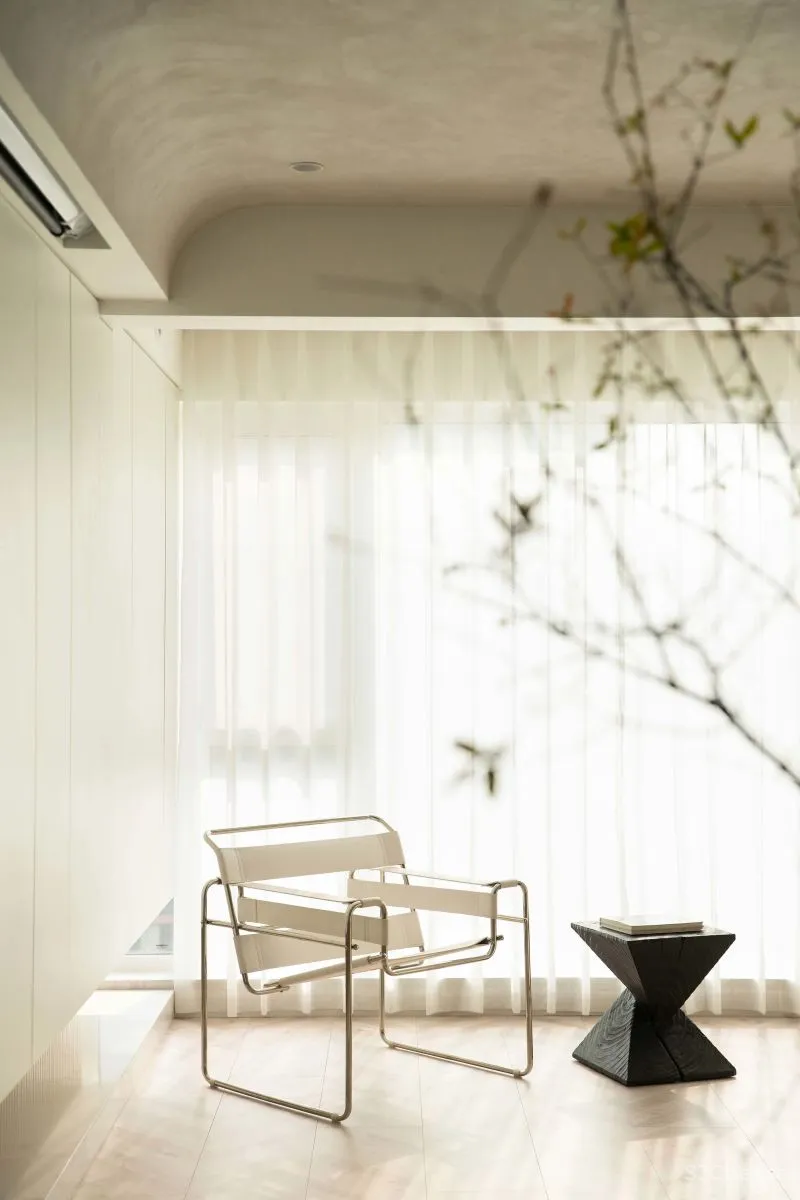 原木与奶白,116㎡极简空间的雅致静谧|无见设计