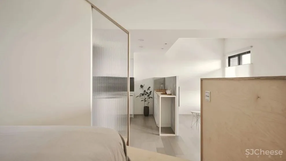 原木纯白空间感,简约轻盈的台式美宅