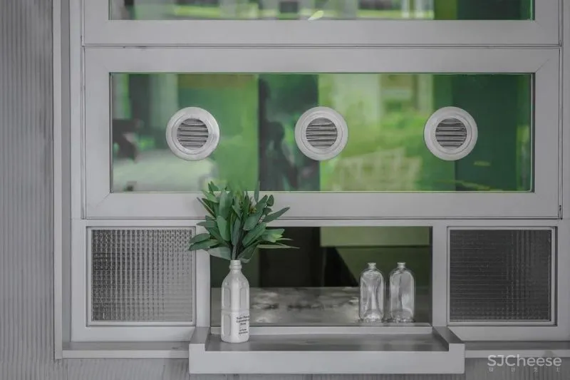 小空间内的未来聚集地 onnnnnne more酒吧