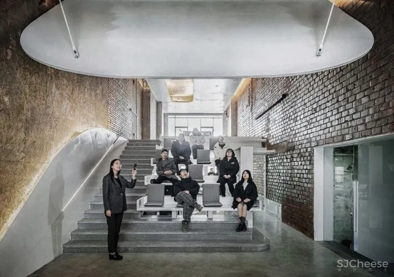 新作 举目垂屏 – 老厂房办公室改造，重庆 青·微舍工作室