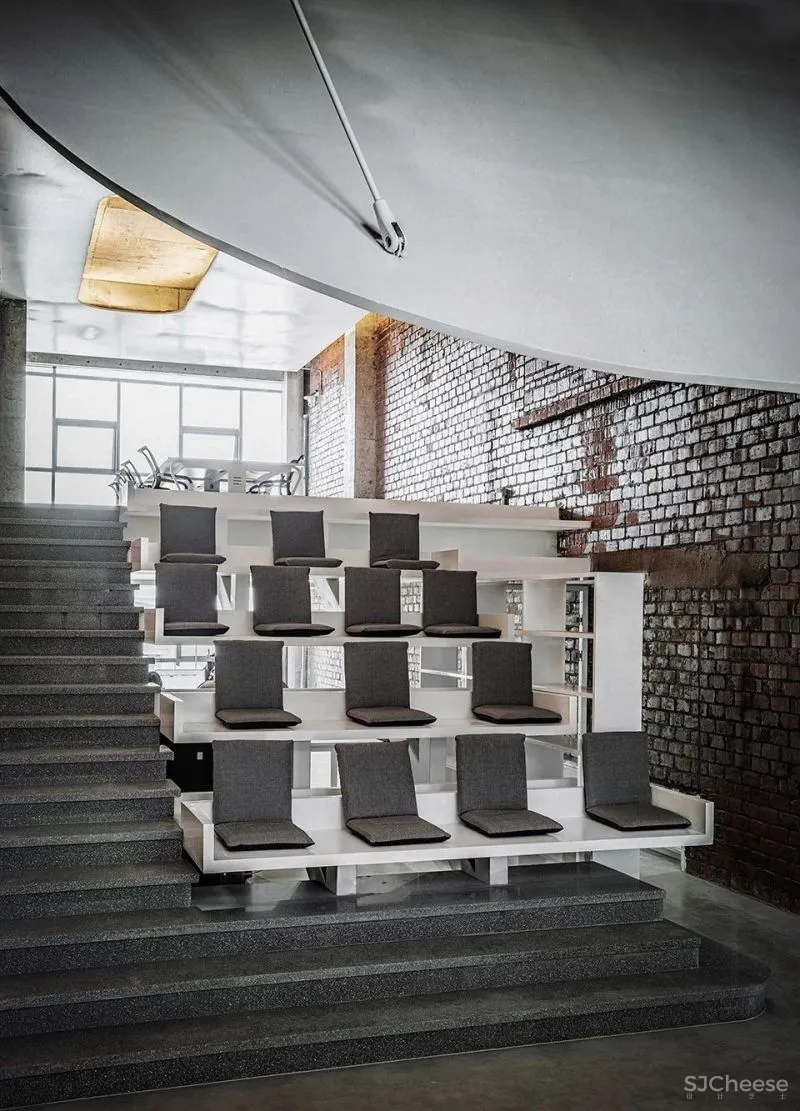 新作 举目垂屏 – 老厂房办公室改造，重庆 青·微舍工作室