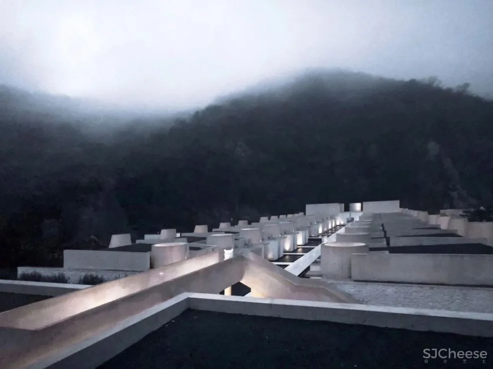 汤山云夕博物纪—矿坑石料雕琢的美学空间,是酒店也是美术馆