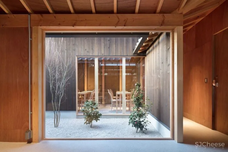 叫板星巴克!日本“网红”设计师,把老厂房改造成咖啡馆,价值47亿,吸引千万人打卡!