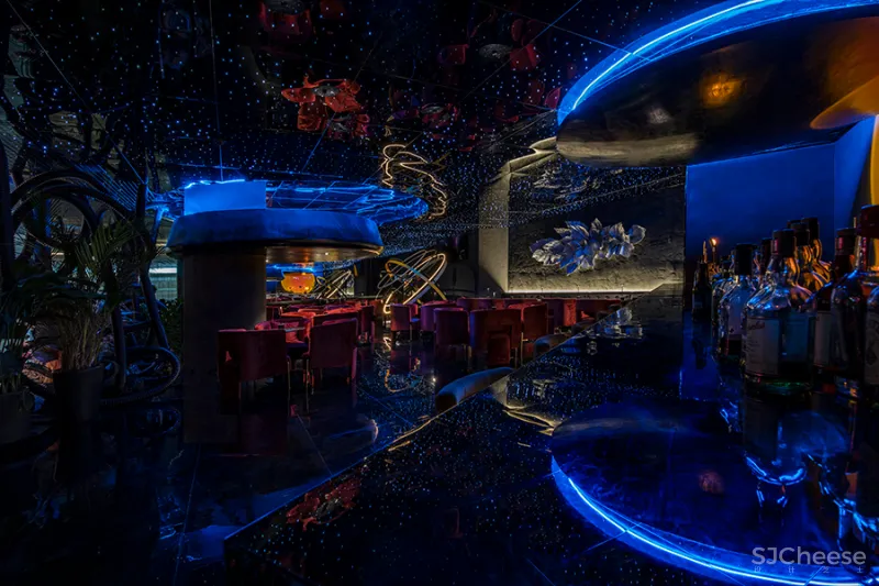 邵龙 • 在木星酒吧|不甘寂寞的宇宙星空,感性与理性的交替共振