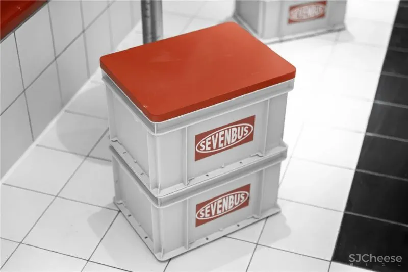 街头文化元素,打造充满玩趣的潮流打卡地 或者设计