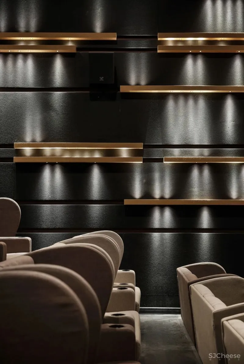 未来感爆棚,玩转影像化信息流的影院空间丨壹正企划 罗灵杰-龙慧祺