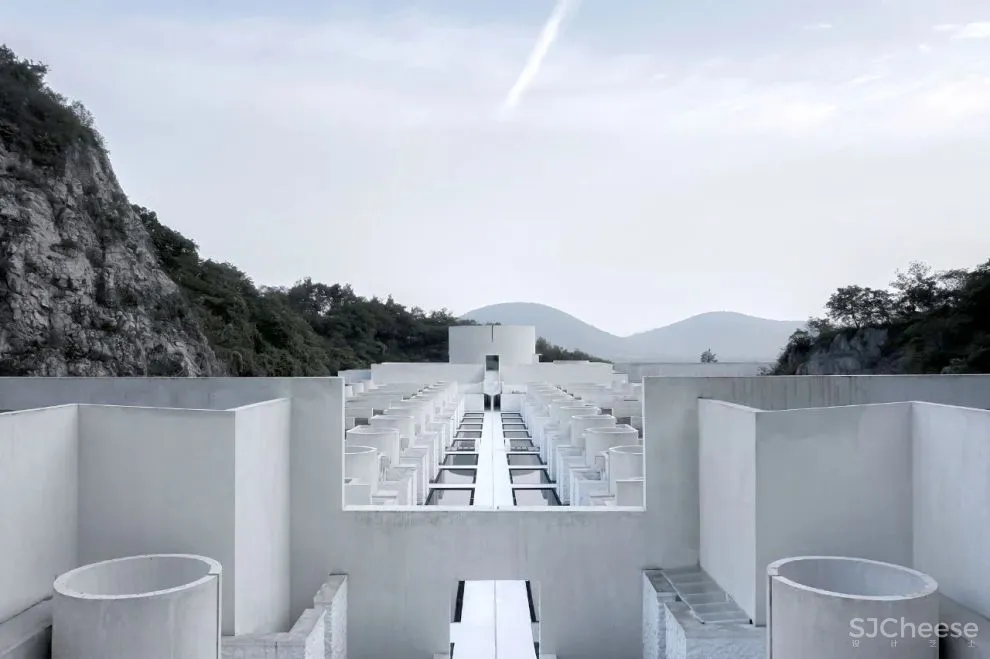 汤山云夕博物纪—矿坑石料雕琢的美学空间,是酒店也是美术馆