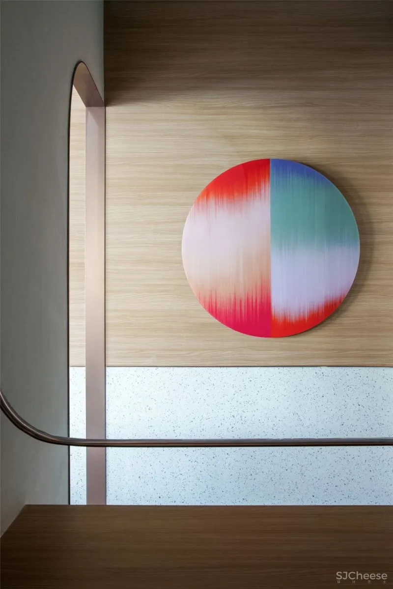 旭辉 x S.U.N 这个咖啡吧看起来不错，等等、他们好像还卖房子