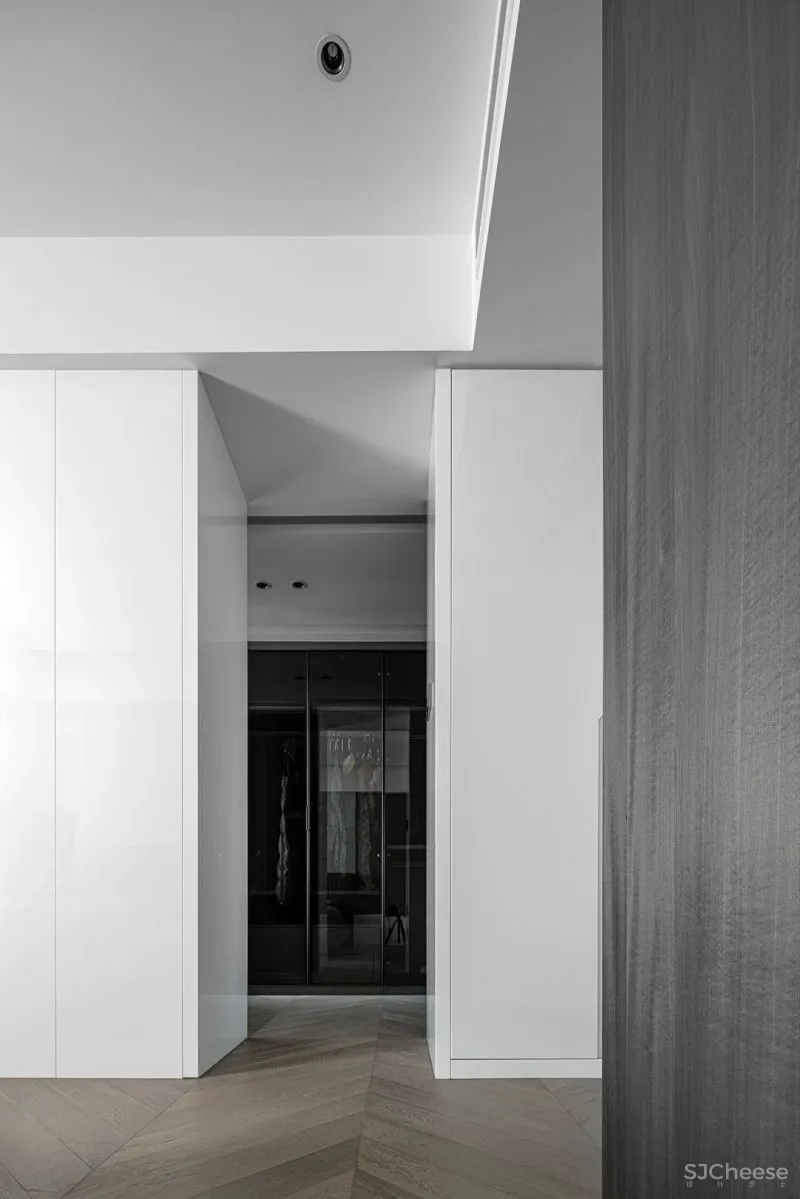 由里空间设计 × 私宅:纯净线条