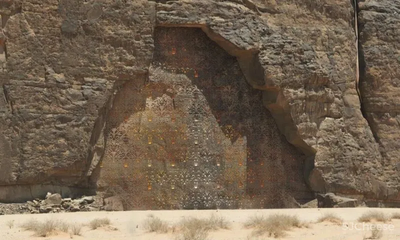 因追求完美，赔偿甲方13.6亿！这位“变态”建筑师，在岩石中凿了个酒店！