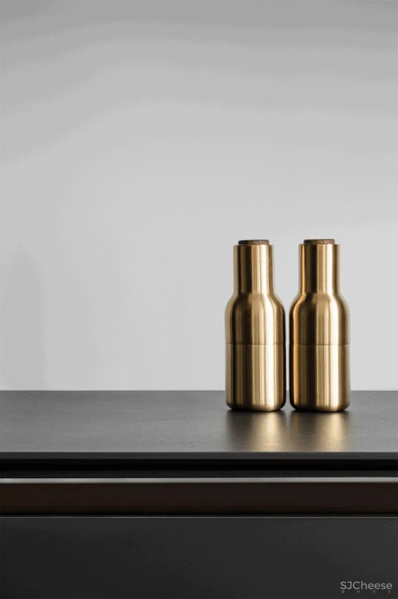 虽然面积只有75平米,可是这个家让我们看到了古典、时髦以及各种有趣的物件