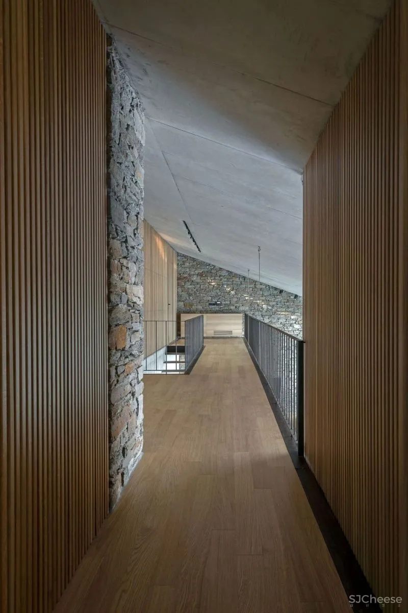 藏在山体里的“隐身”别墅，这才是真正与自然融为一体