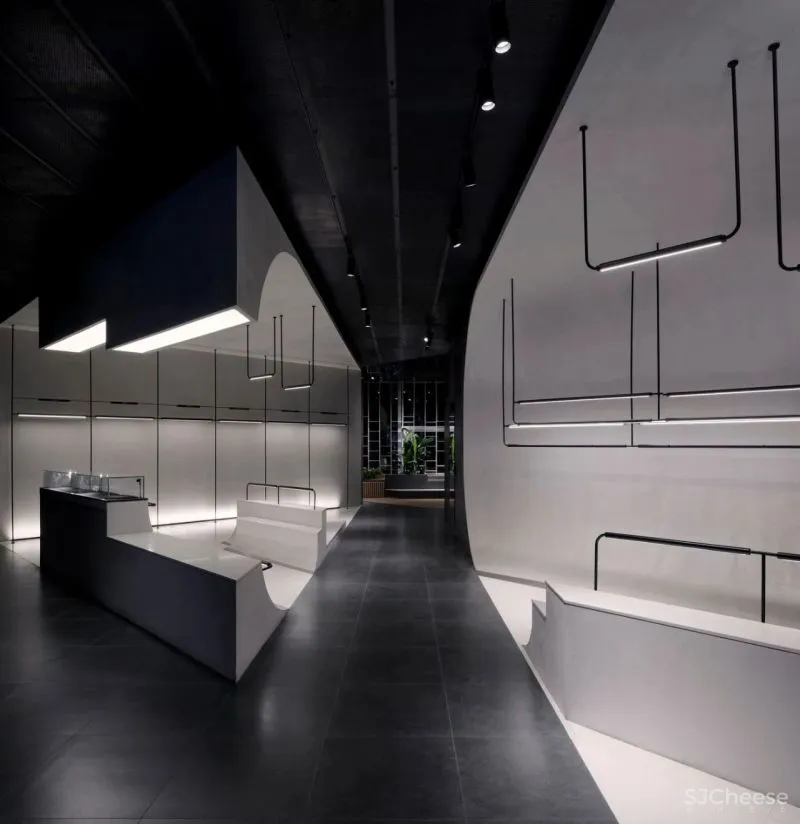 街头潮牌集合店Akenz上海TX mall旗舰店,滑板文化植入空间中