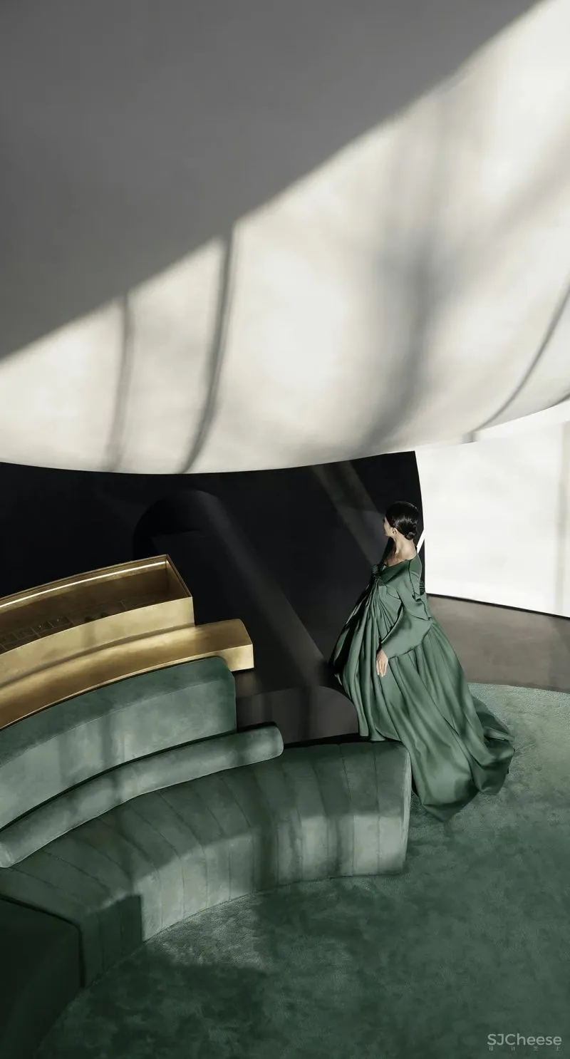 关联以空间的「解构性」和「抽象性」 构序「超现实的界面」