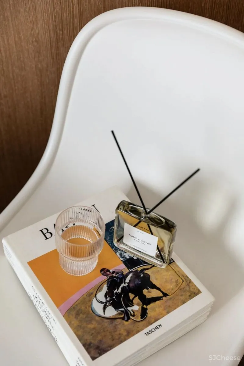 如何把宋朝装进家？136㎡两室“碰瓷”《清平乐》配色，胭脂红、浅棕黄，让人1秒穿越