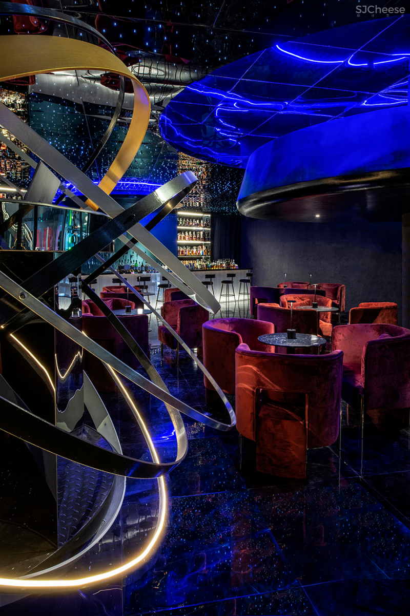 邵龙 • 在木星酒吧|不甘寂寞的宇宙星空,感性与理性的交替共振