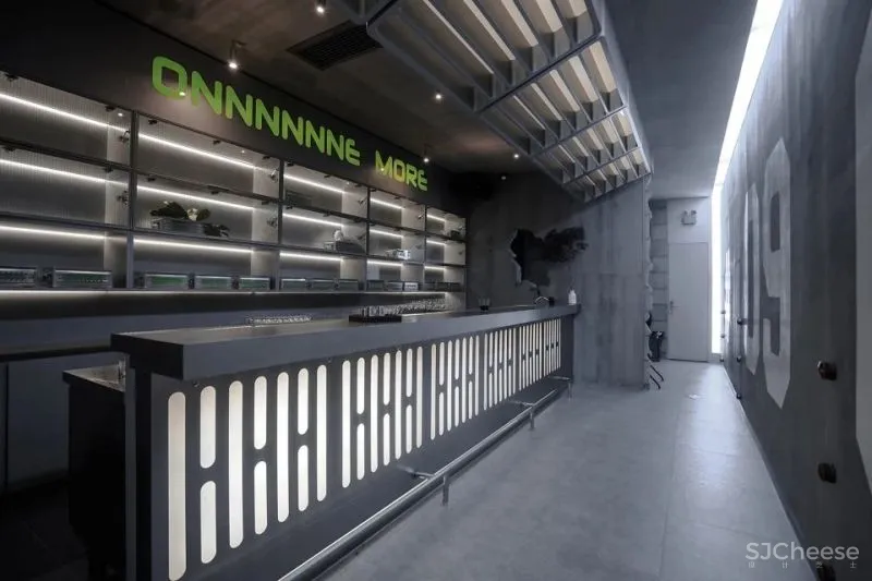 小空间内的未来聚集地 onnnnnne more酒吧