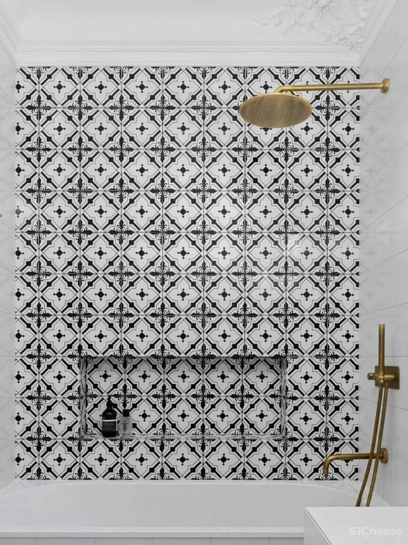 这个家的色彩真是又多又有趣，并巧妙的融入了法式的浪漫中