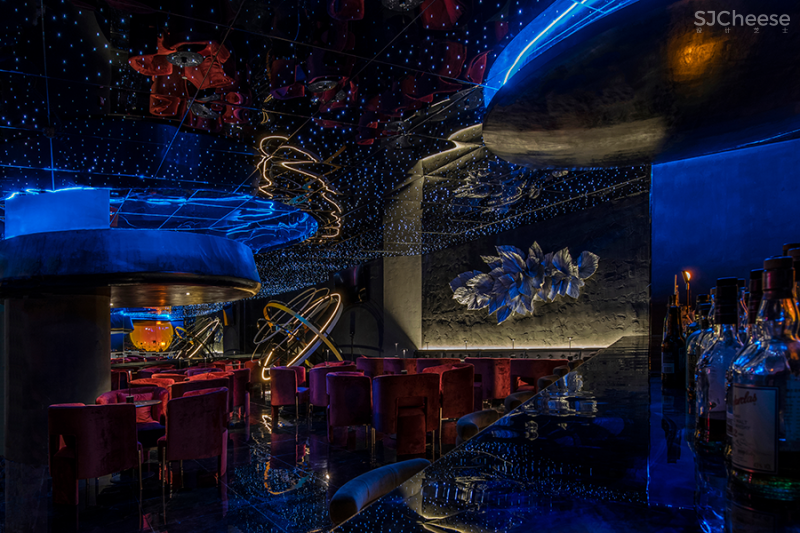 邵龙 • 在木星酒吧|不甘寂寞的宇宙星空,感性与理性的交替共振