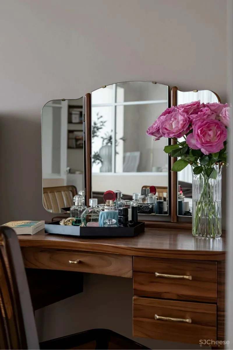 “书迷”教师夫妻的复古家,客厅卧室打通,餐厅放阳台,90㎡显大3倍!美呆!