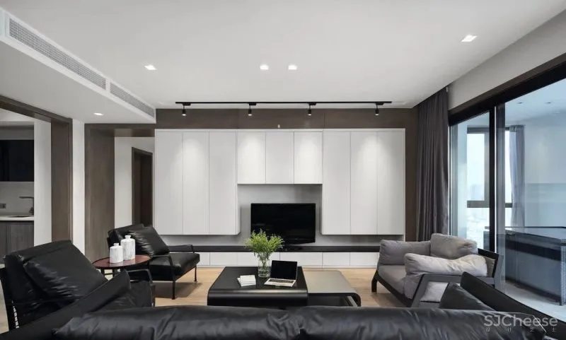 电视墙已经OUT了，现在都这么放电视！