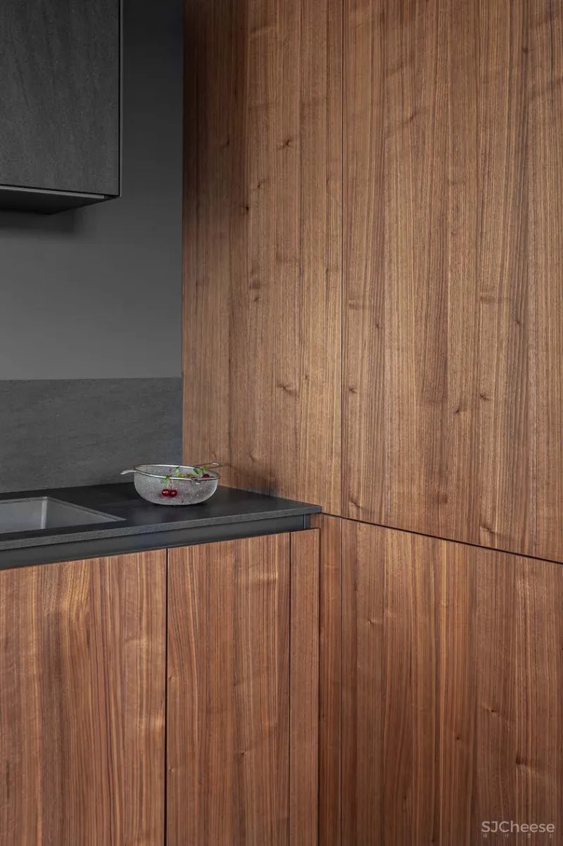 100㎡ 两室一厅，黑色墙面这样使用一点都不沉闷