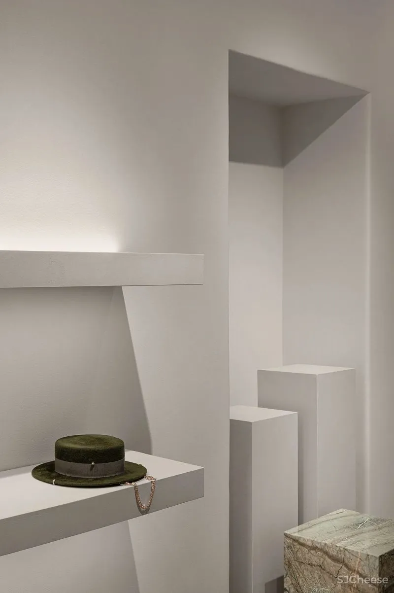 RINA LOVKO \ RUSLAN BAGINSKIY 陈列室