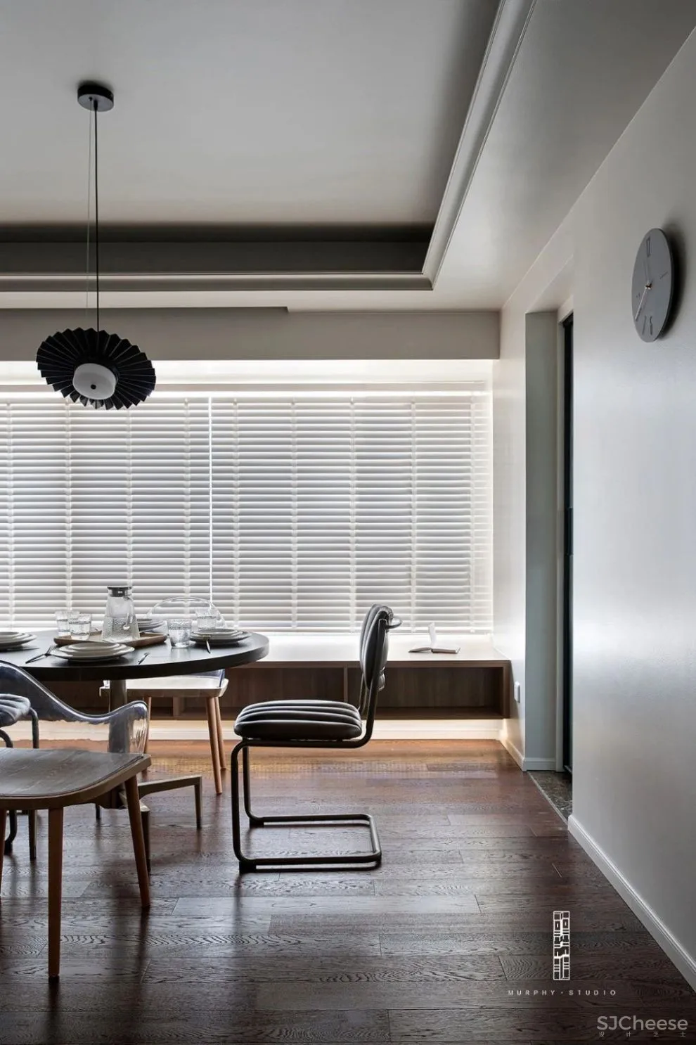 “大众脸”翻身成小区最靓的宅 墨菲设计