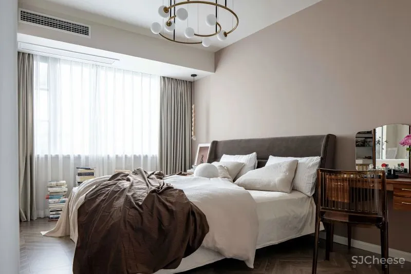 “书迷”教师夫妻的复古家,客厅卧室打通,餐厅放阳台,90㎡显大3倍!美呆!