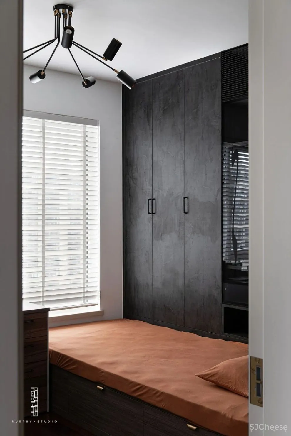 “大众脸”翻身成小区最靓的宅 墨菲设计